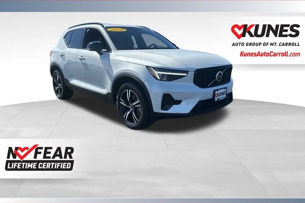2024 Volvo XC40 Core photo 1