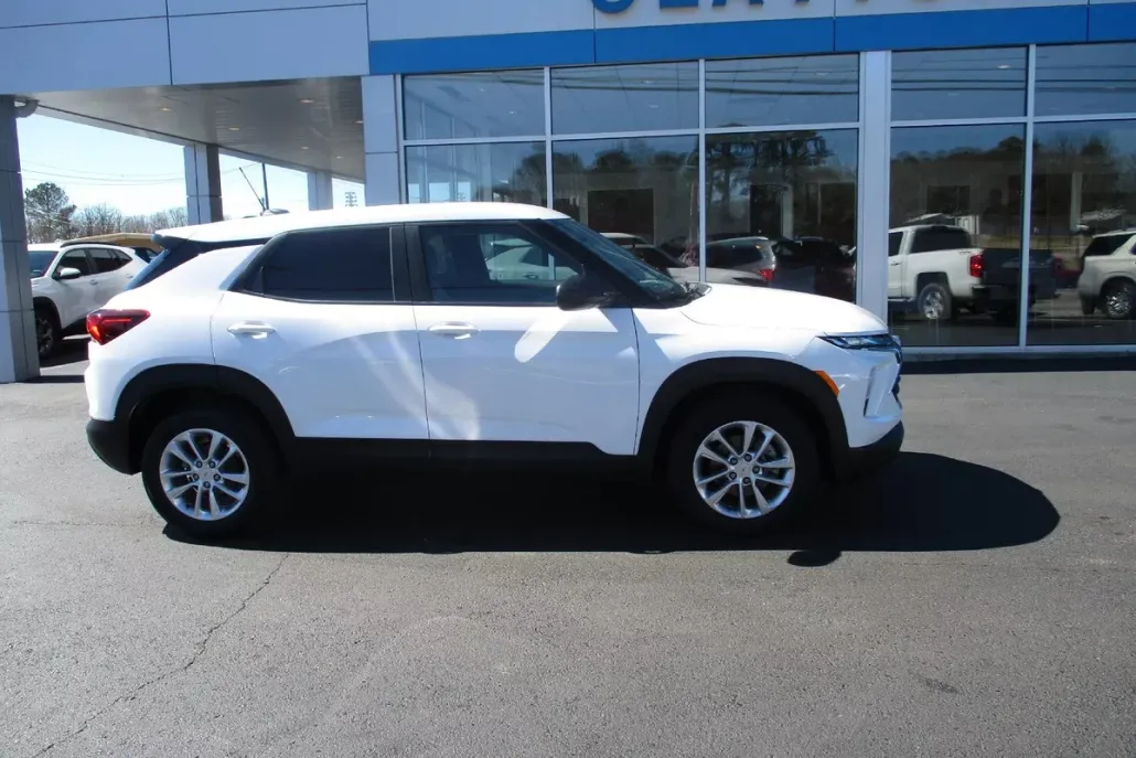 2025 Chevrolet Trailblazer LS photo 1
