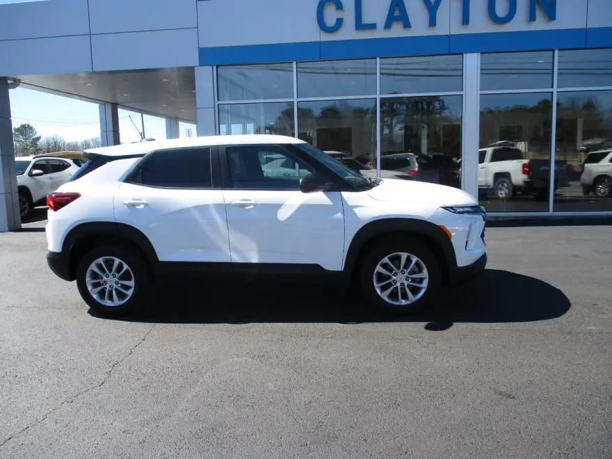 2025 Chevrolet Trailblazer LS photo 1