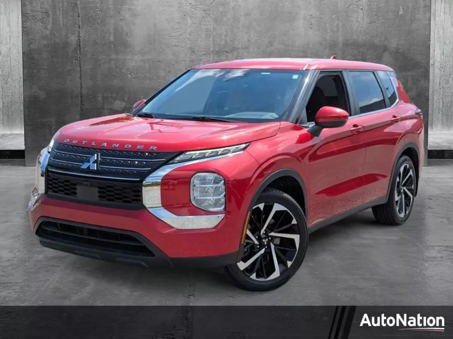 2022 Mitsubishi Outlander ES photo 1
