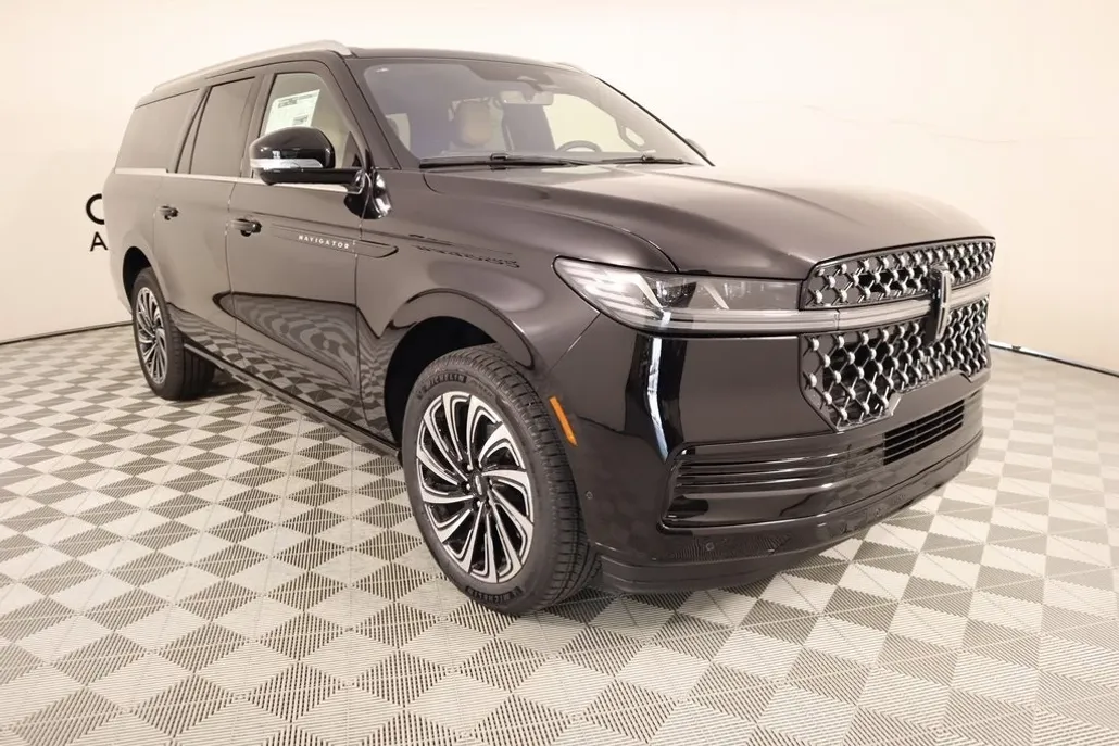 2025 Lincoln Navigator Black Label photo 1