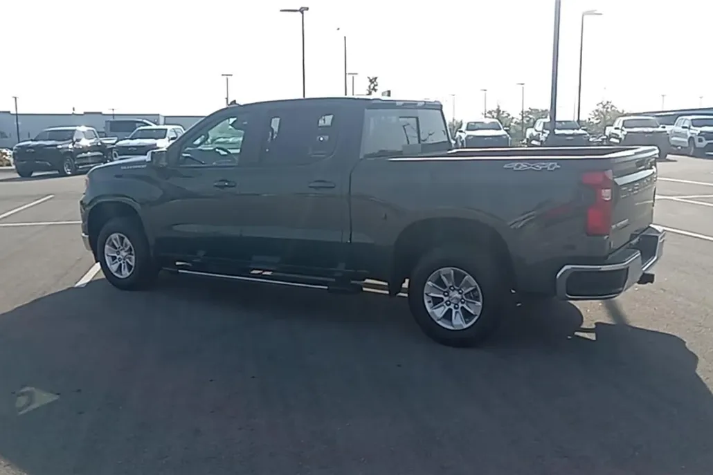 2026 Chevrolet Silverado 1500 LT photo 1