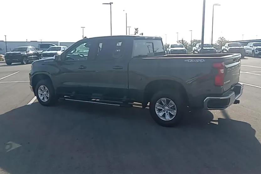 2026 Chevrolet Silverado 1500 LT photo 1