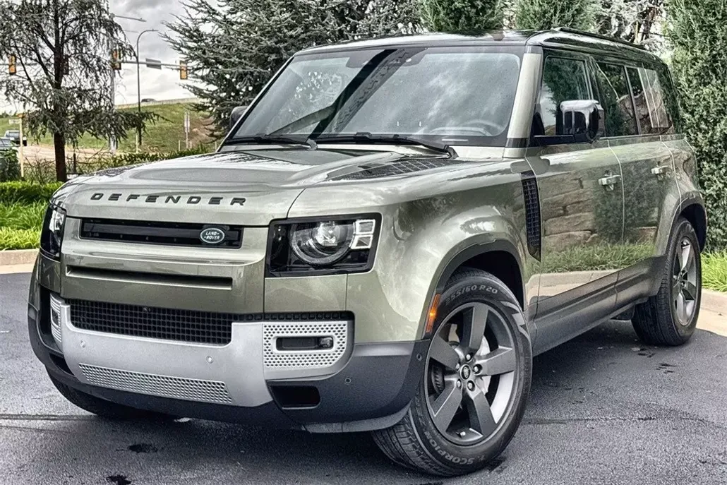 2025 Land Rover Defender 110 S photo 1