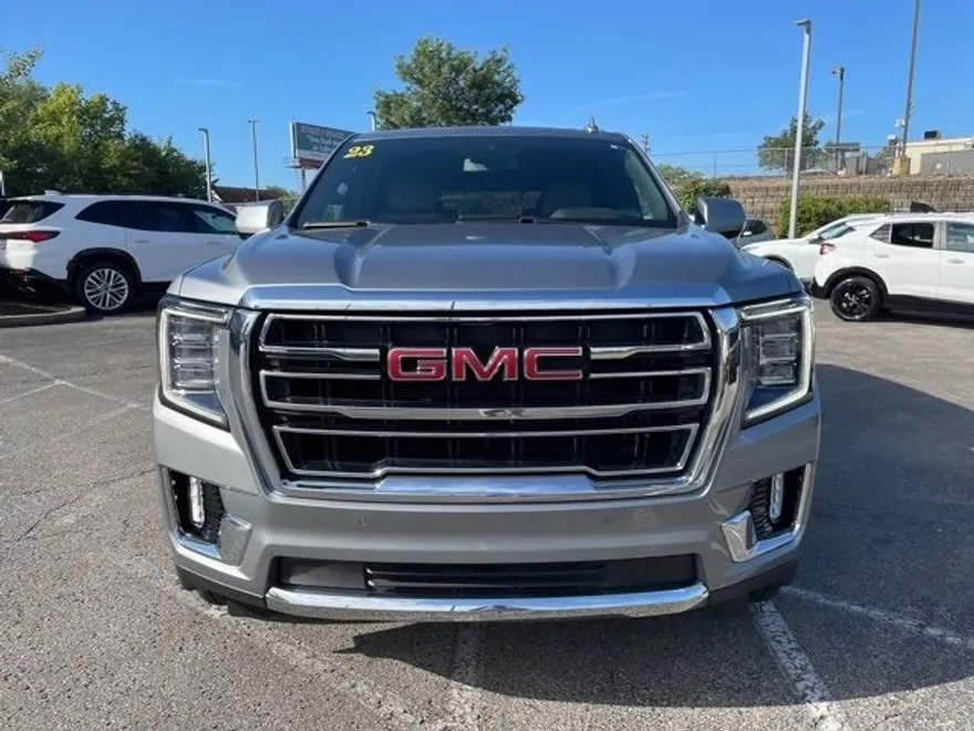 2023 Gmc Yukon SLT photo 1