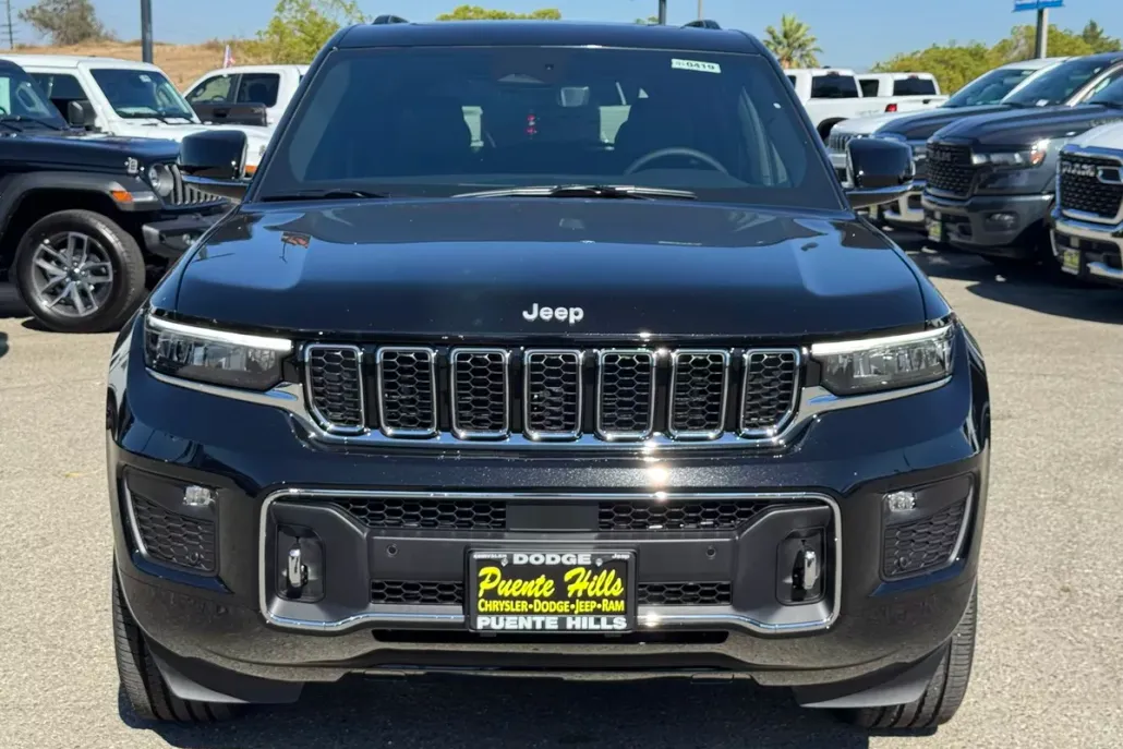 2025 Jeep Grand Cherokee Overland photo 1