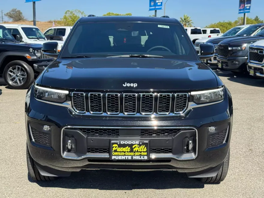 2025 Jeep Grand Cherokee Overland photo 1