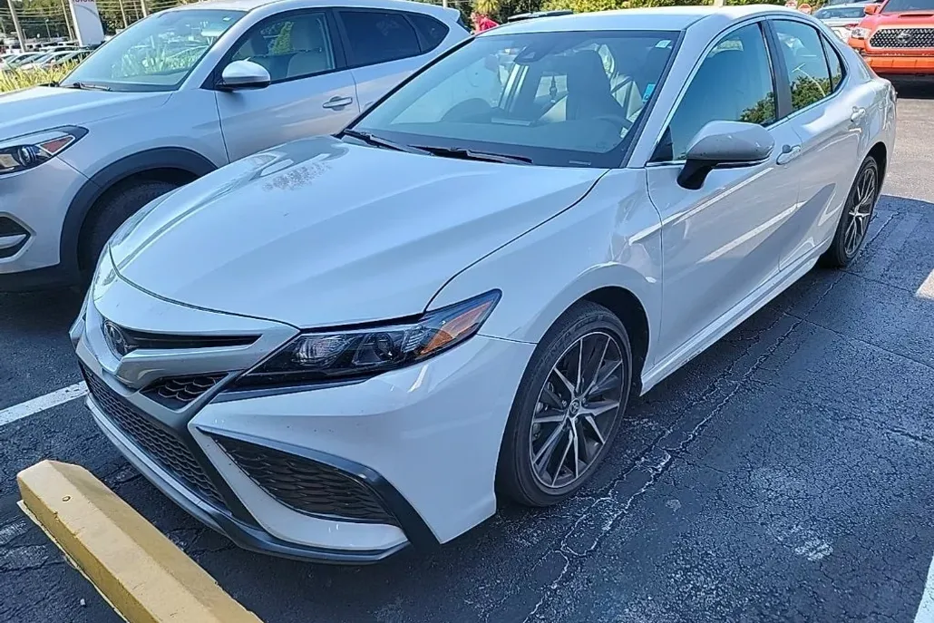 2024 Toyota Camry SE photo 1