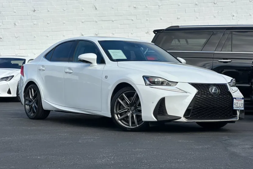 2019 Lexus IS 300 photo 1
