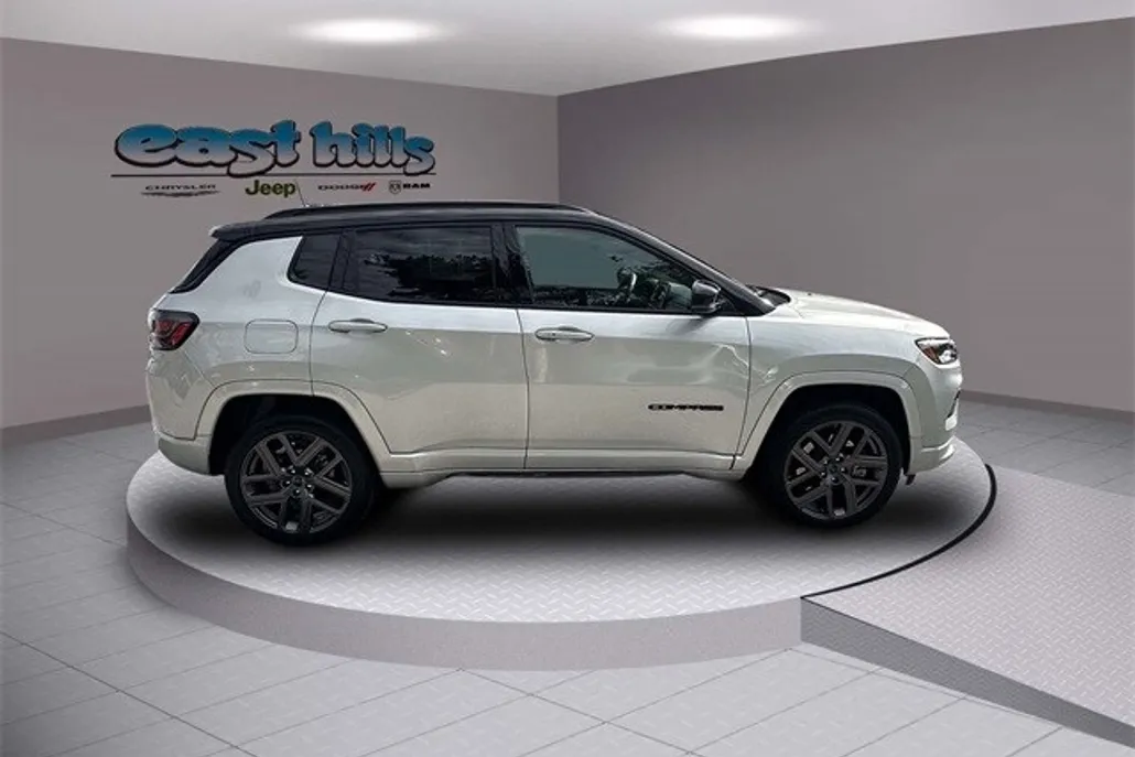 2025 Jeep Compass Limited photo 1