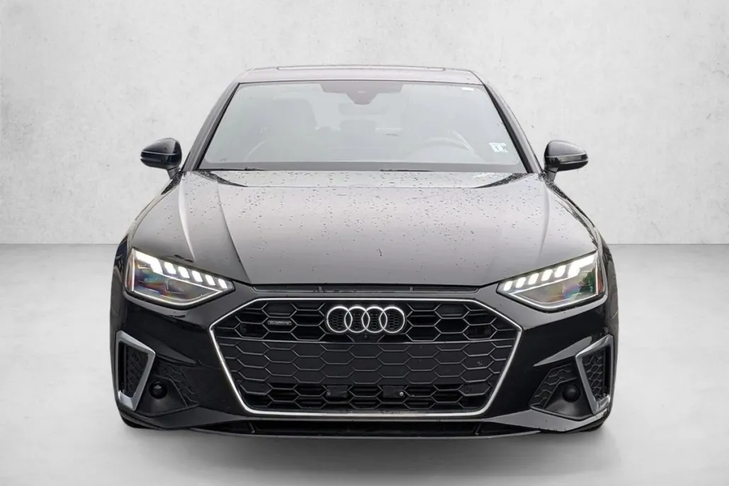 2023 Audi A4 S line Quattro Premium Plus photo 1