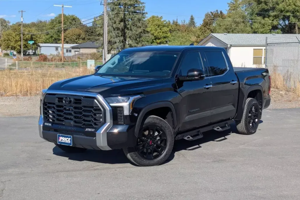 2023 Toyota Tundra Limited CrewMax photo 1