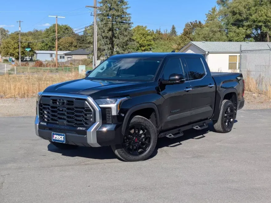 2023 Toyota Tundra Limited CrewMax photo 1