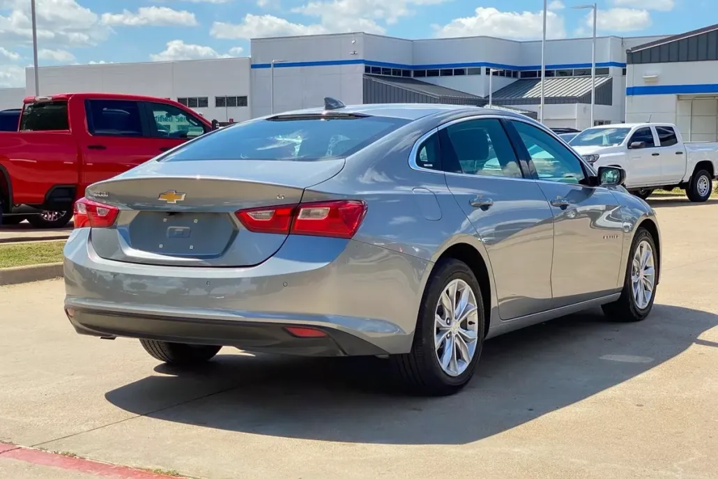 2024 Chevrolet Malibu 1LT photo 1