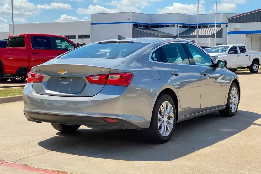 2024 Chevrolet Malibu 1LT photo 1