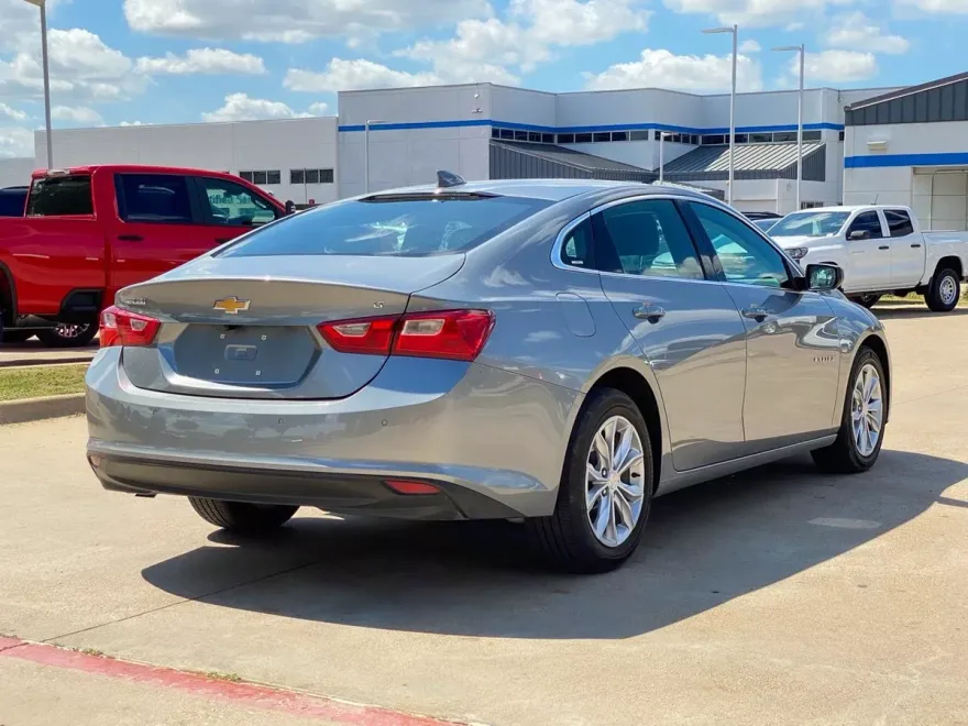 2024 Chevrolet Malibu 1LT photo 1
