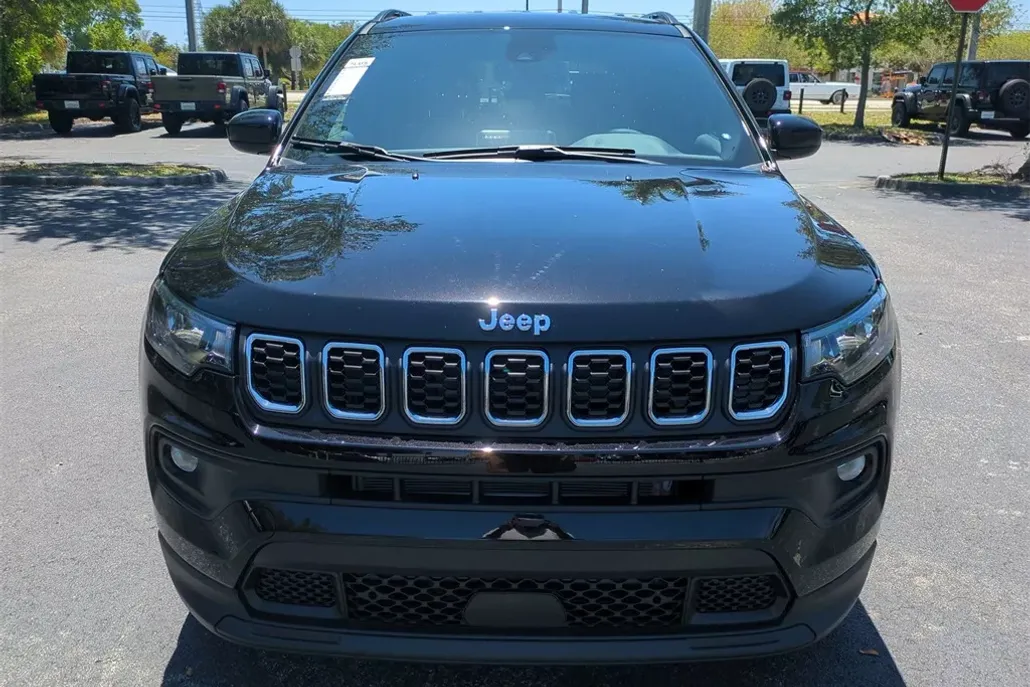 2025 Jeep Compass Latitude photo 1