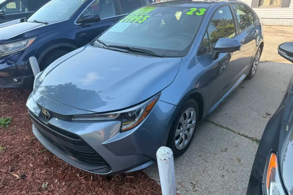2023 Toyota Corolla LE photo 1