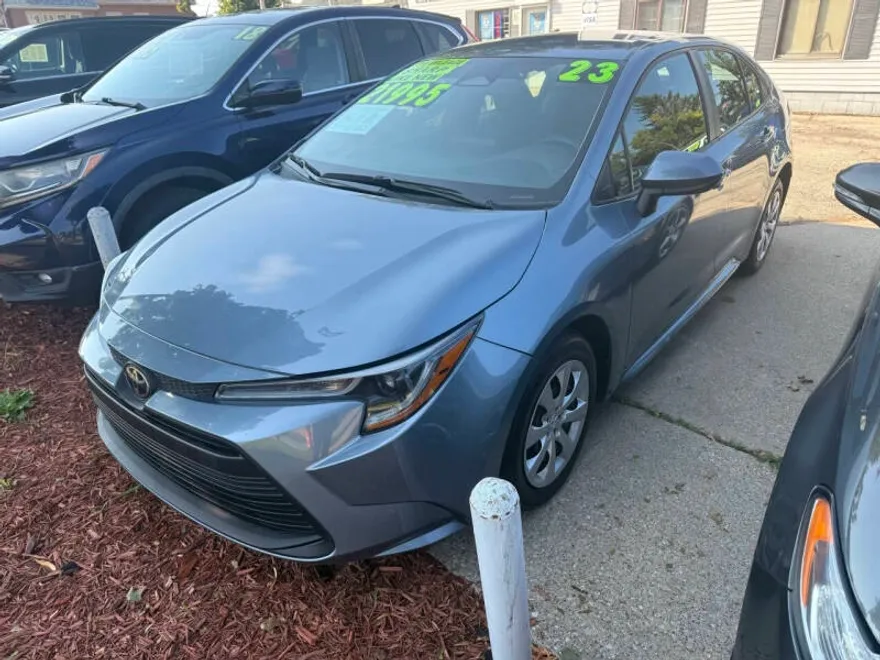 2023 Toyota Corolla LE photo 1