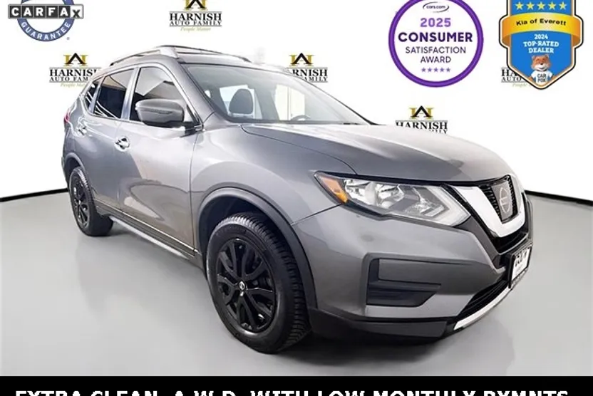 2017 Nissan Rogue SV photo 1