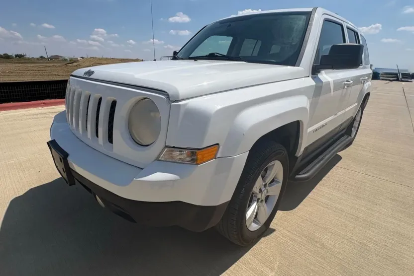 2014 Jeep Patriot Latitude Sport photo 1