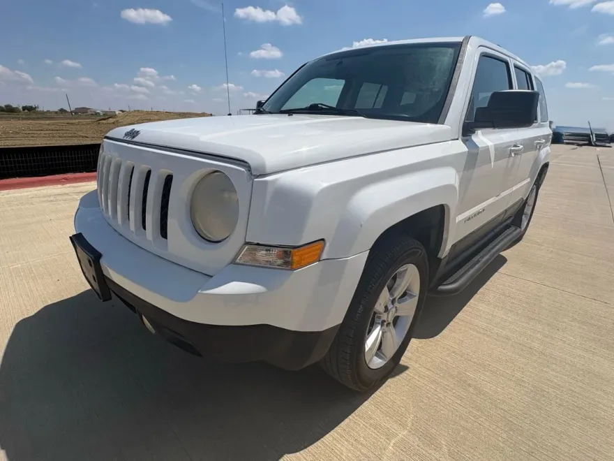 2014 Jeep Patriot Latitude Sport photo 1