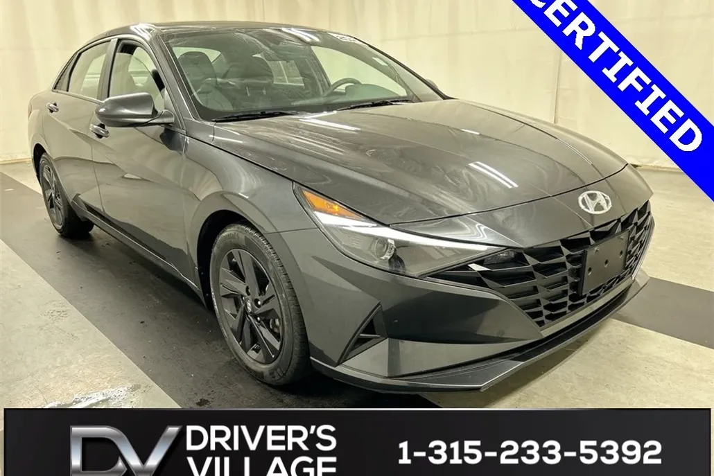 2023 Hyundai Elantra SEL photo 1