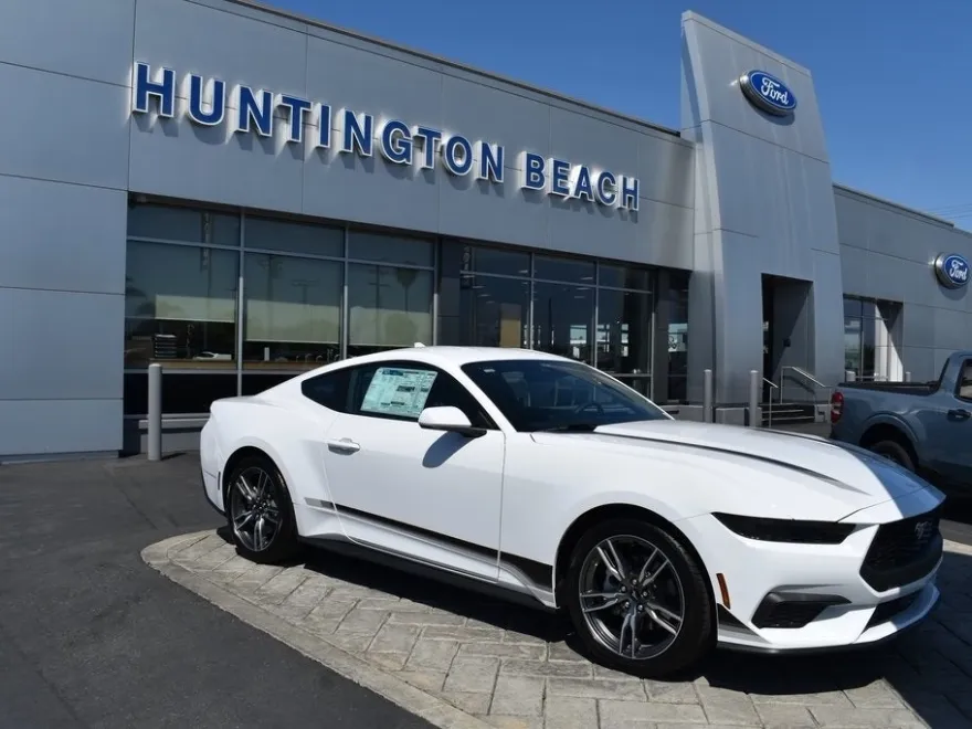 2025 Ford Mustang EcoBoost photo 1