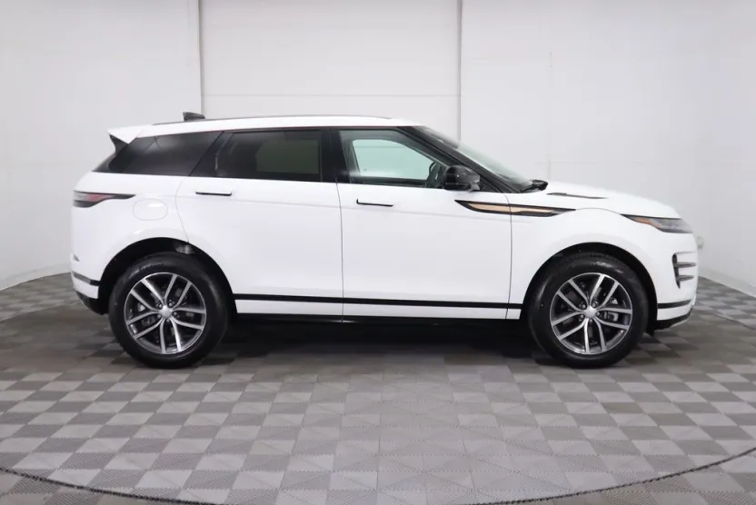 2024 Land Rover Range Rover Evoque Dynamic SE photo 1