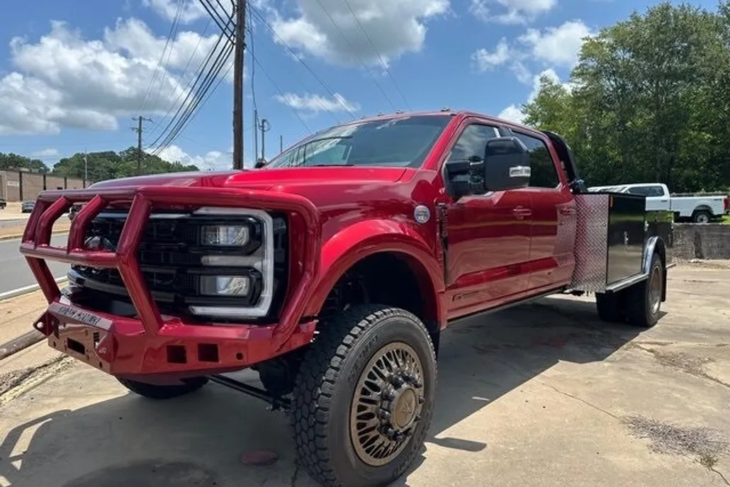 2025 Ford F-550 photo 1