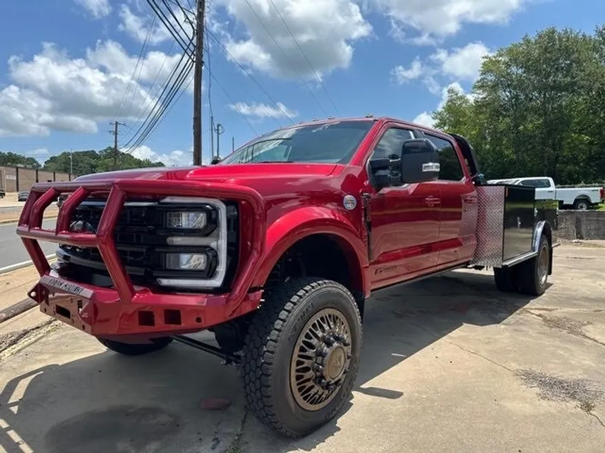 2025 Ford F-550 photo 1