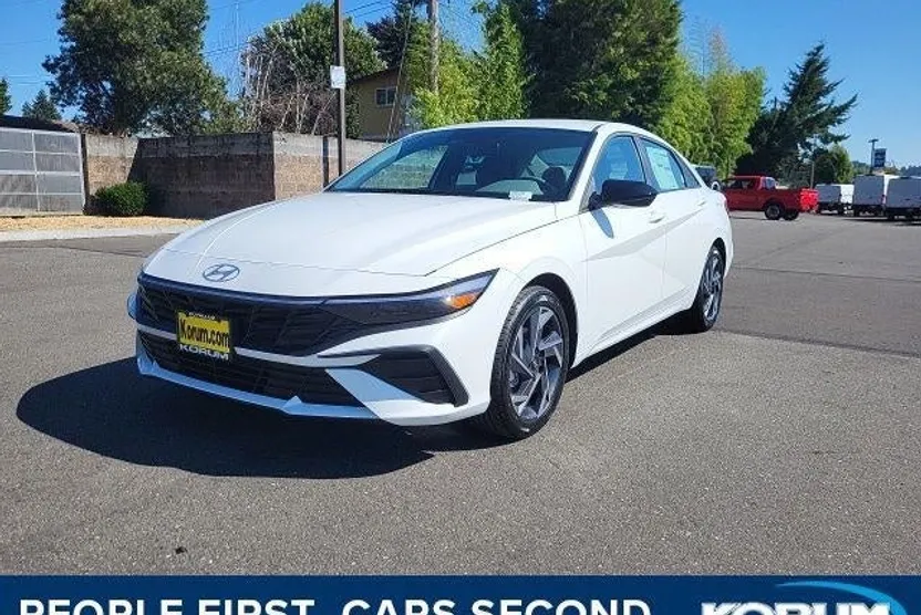 2025 Hyundai Elantra SEL Sport photo 1
