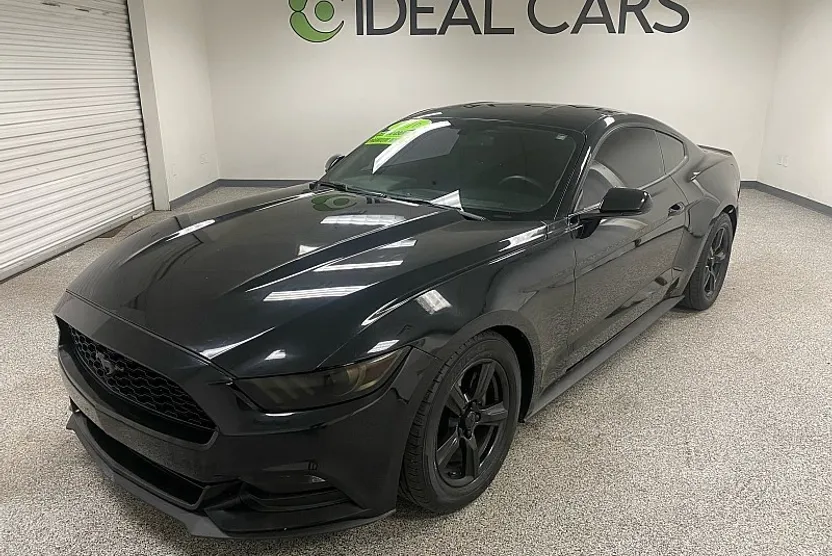 2016 Ford Mustang V6 photo 1