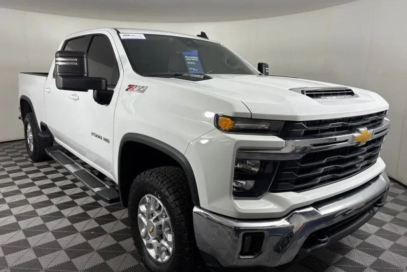 2024 Chevrolet Silverado 2500HD LT photo 1