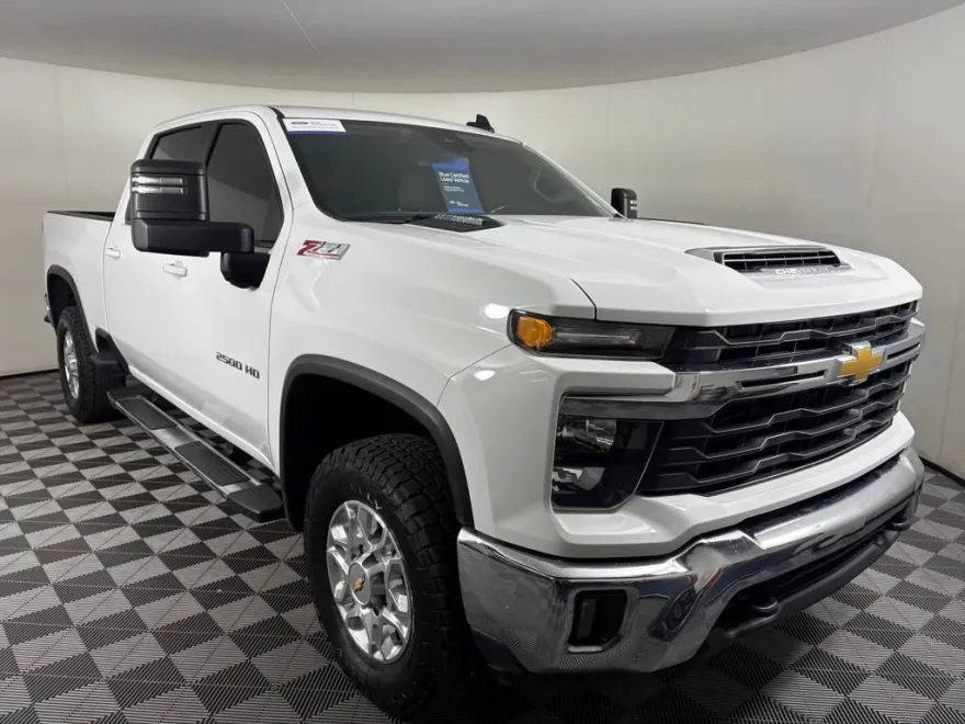 2024 Chevrolet Silverado 2500HD LT photo 1