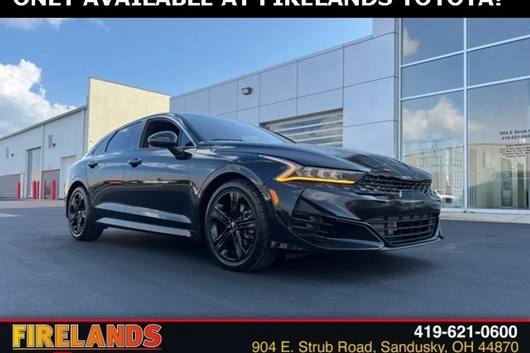 2022 Kia K5 GT-Line photo 1