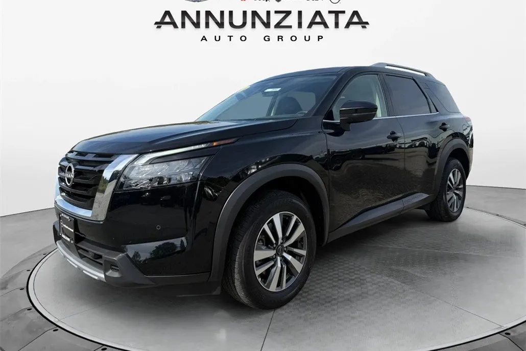 2025 Nissan Pathfinder SL photo 1