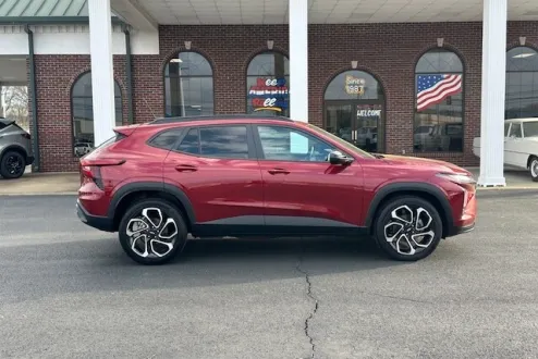 2024 Chevrolet Trax photo 2