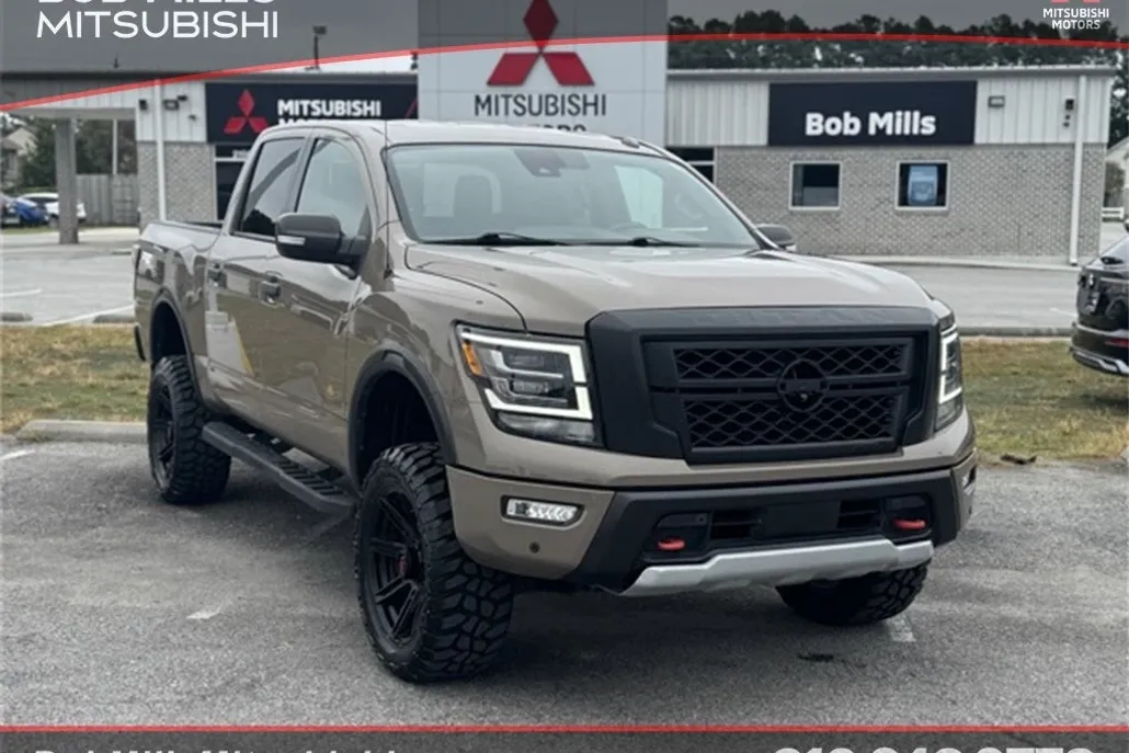 2021 Nissan Titan PRO-4X photo 1