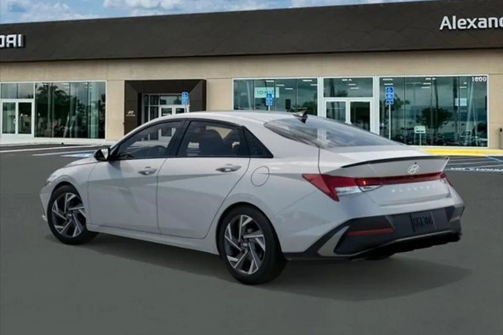 2025 Hyundai Elantra SEL Sport photo 1