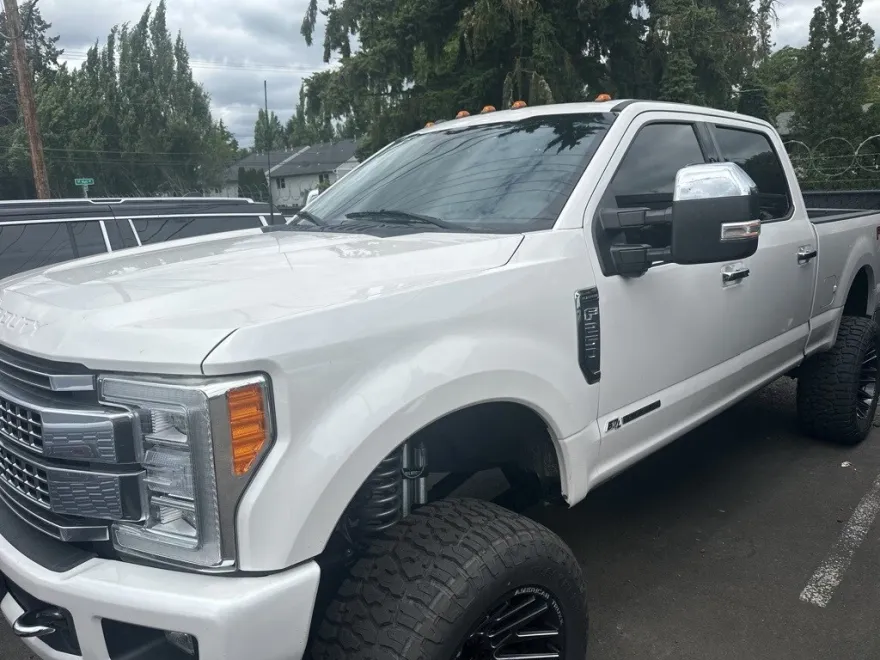 2017 Ford F-250 Platinum photo 1