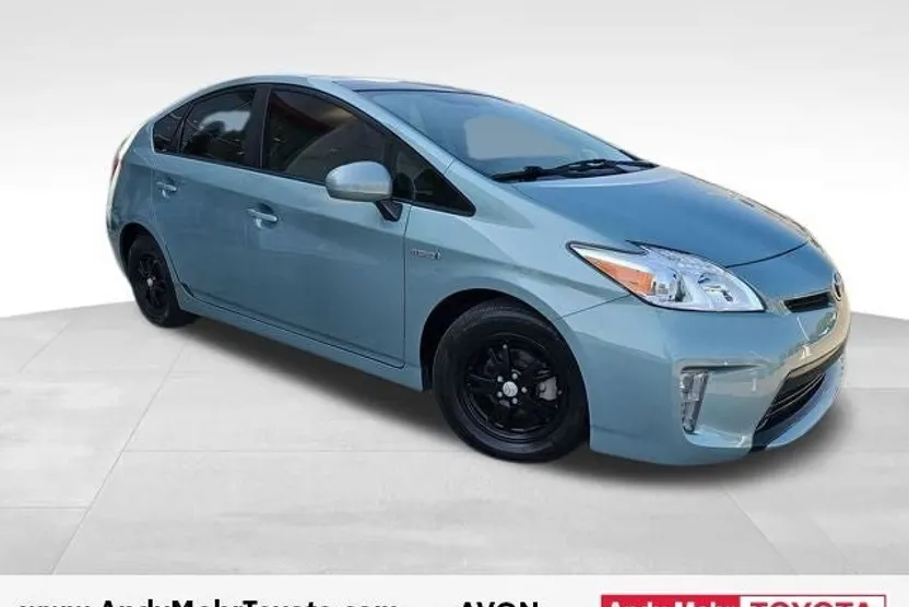 2013 Toyota Prius Three photo 1