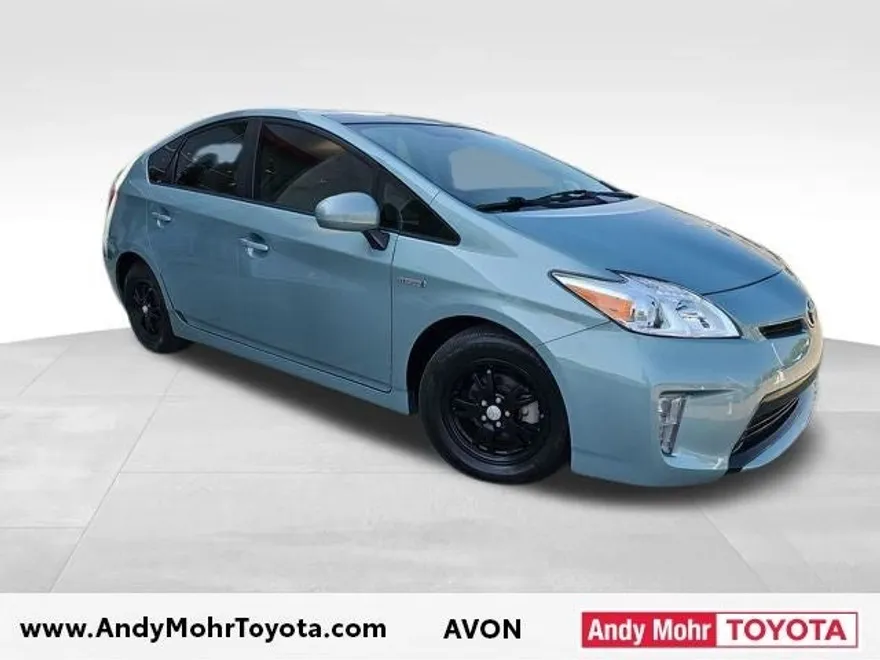 2013 Toyota Prius Three photo 1