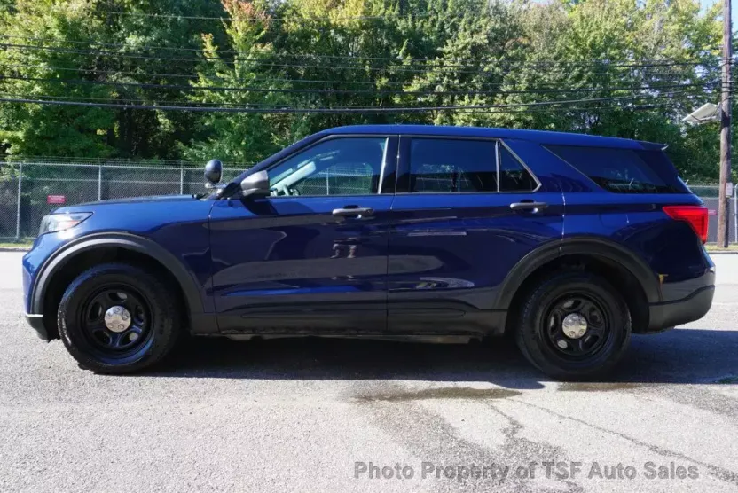 2022 Ford Explorer photo 1