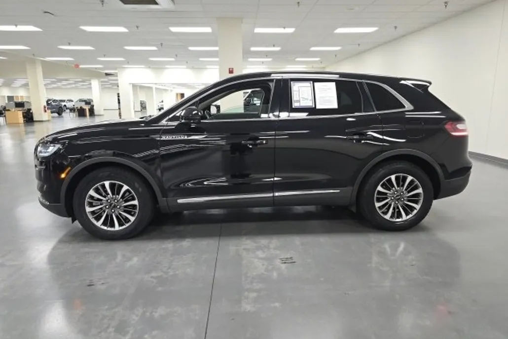 2021 Lincoln Nautilus Standard photo 1