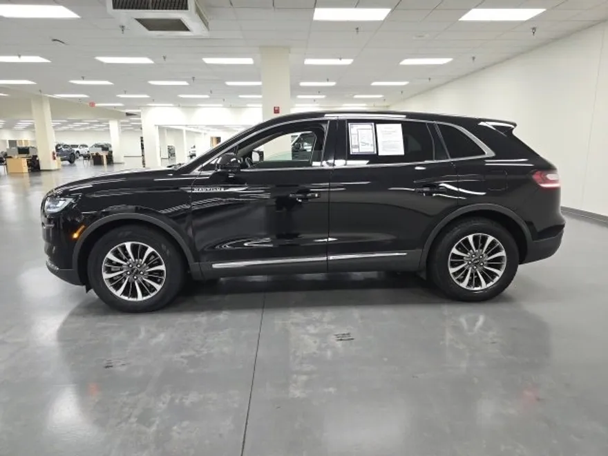 2021 Lincoln Nautilus Standard photo 1