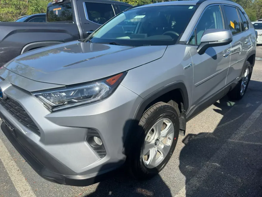 2021 Toyota RAV4 Hybrid XLE photo 1