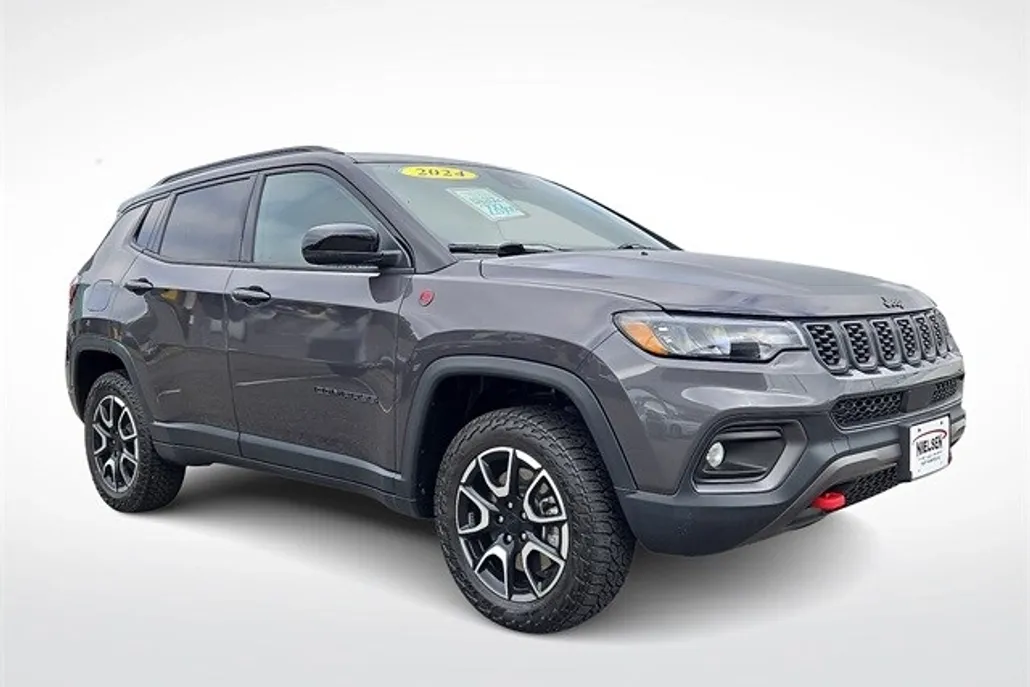 2024 Jeep Compass Trailhawk photo 1