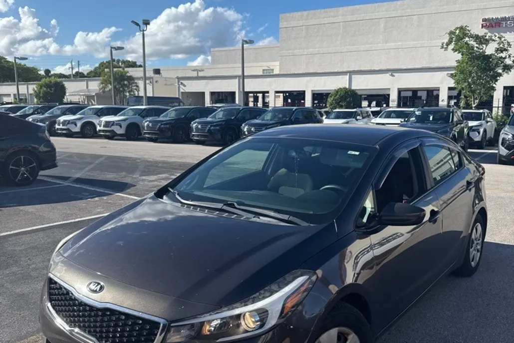 2018 Kia Forte LX Base photo 1