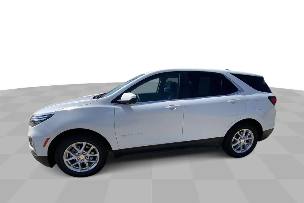 2024 Chevrolet Equinox LT photo 1